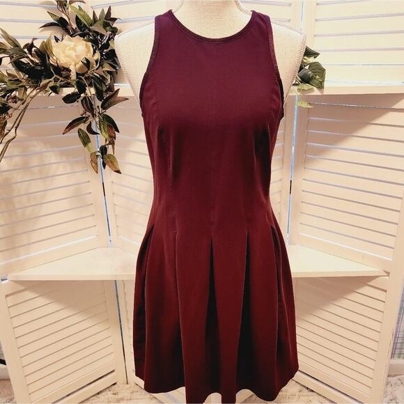 LULULEMON BURGANDY SLEEVELESS FIT FLARE ZIP BACK DRESS SIZE SMALL - Picture 2 of 8
